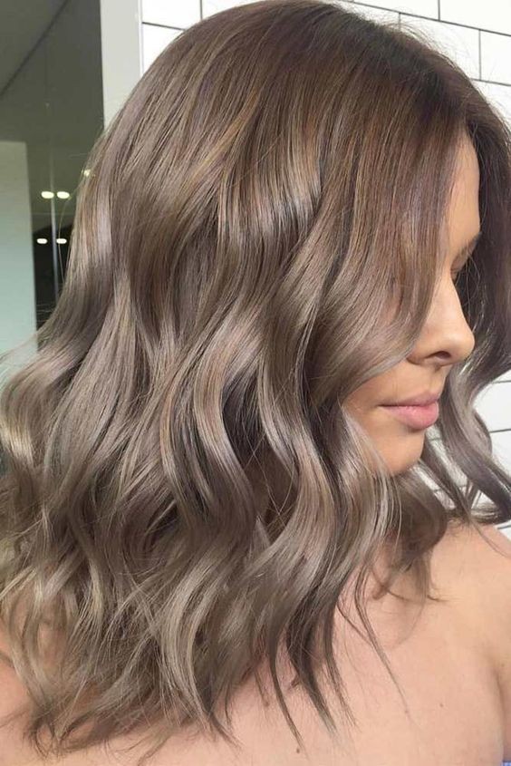 15 idées de cheveux bruns cendrés pour actualiser votre style 2