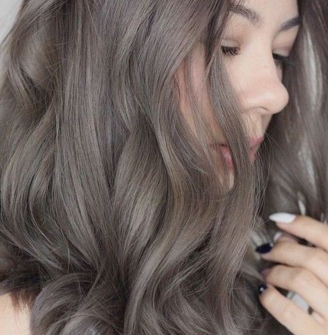 15 idées de cheveux bruns cendrés pour actualiser votre style 12