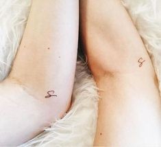 17 Petits Tatouages Discrets à Partager en Couple 18