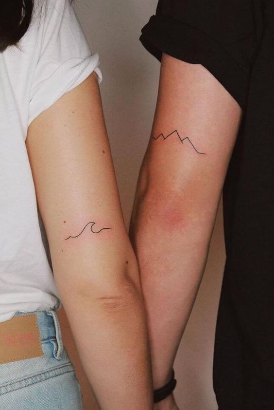 17 Petits Tatouages Discrets à Partager en Couple 19