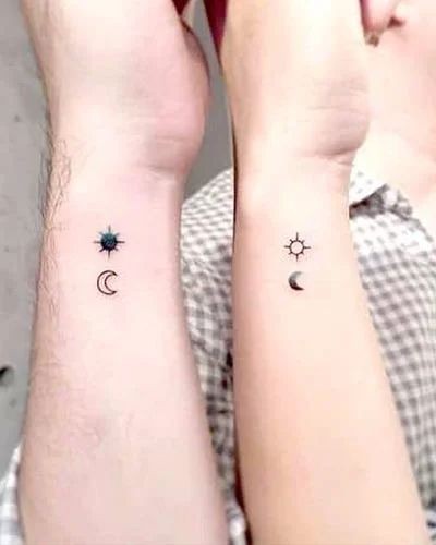 17 Petits Tatouages Discrets à Partager en Couple 21