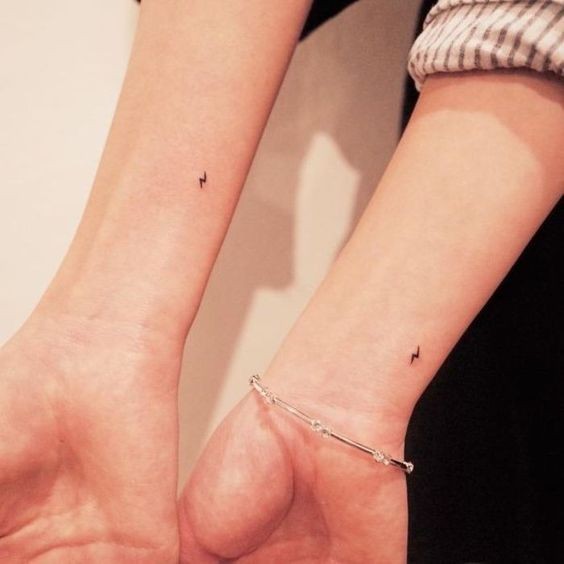 17 Petits Tatouages Discrets à Partager en Couple 3