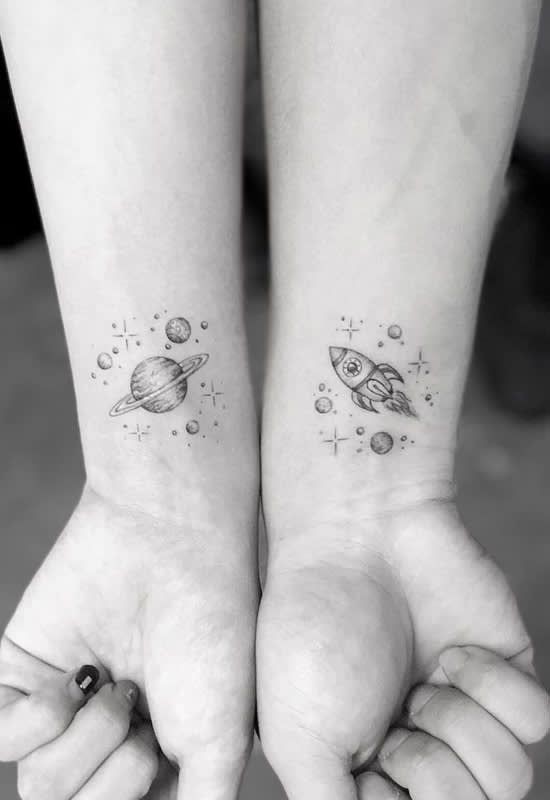 17 Petits Tatouages Discrets à Partager en Couple 27