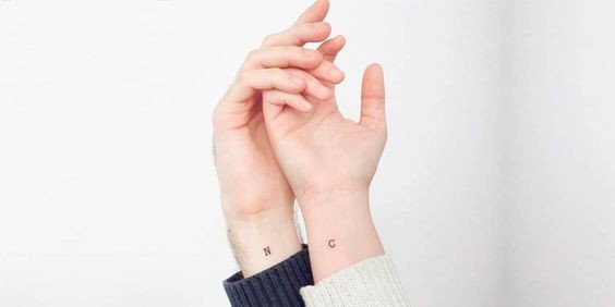 17 Petits Tatouages Discrets à Partager en Couple 32