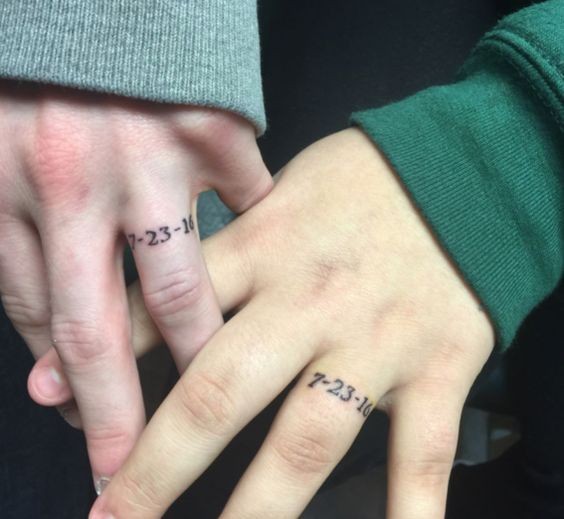 17 Petits Tatouages Discrets à Partager en Couple 34