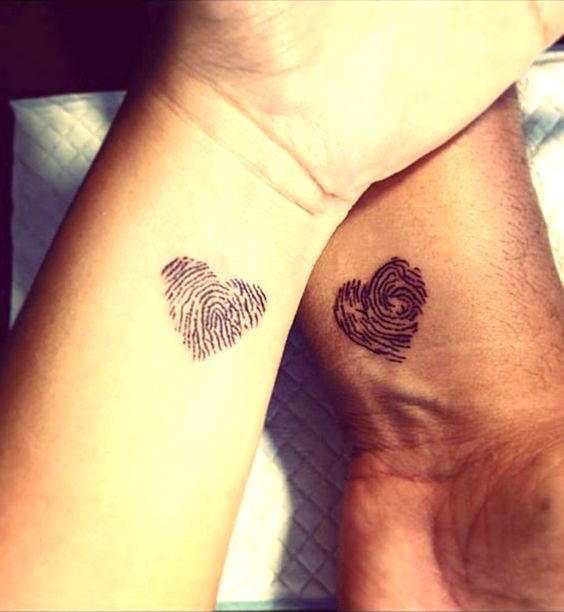 17 Petits Tatouages Discrets à Partager en Couple 9