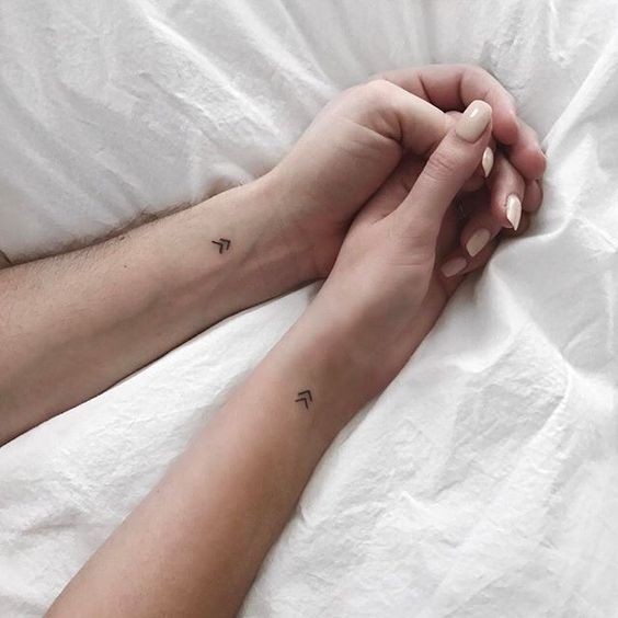 17 Petits Tatouages Discrets à Partager en Couple 10