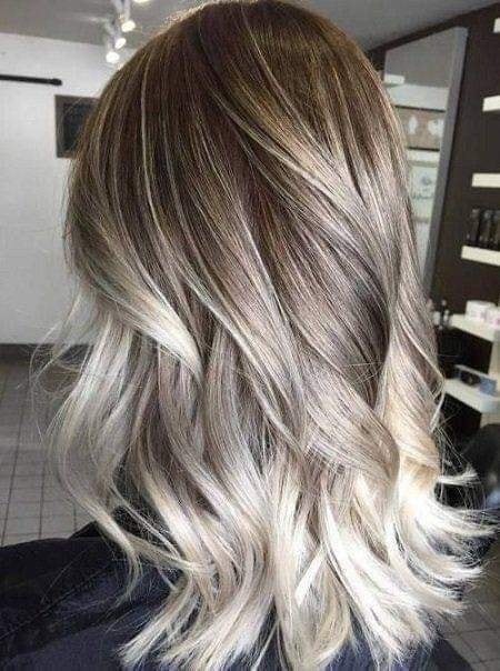 18 idées de couleurs de cheveux blonds cendres 16