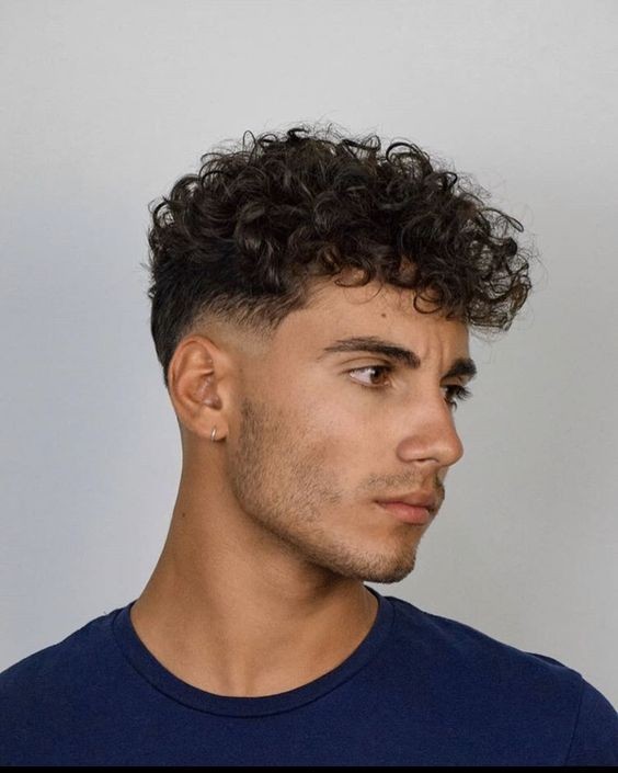 21 Idées de Coiffures Pour Homme Aux Cheveux Bouclés 12