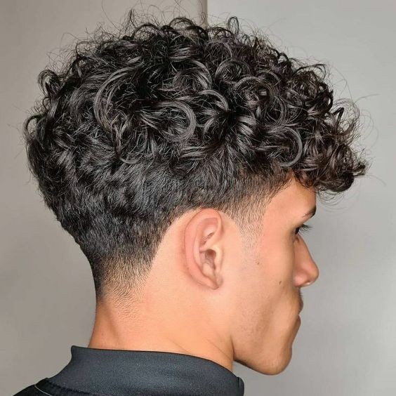 21 Idées de Coiffures Pour Homme Aux Cheveux Bouclés 15