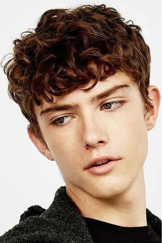 21 Idées de Coiffures Pour Homme Aux Cheveux Bouclés 18