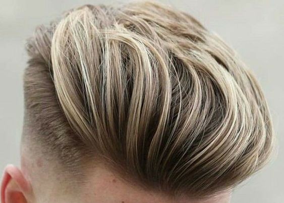 28 Coiffures pour homme avec mèche blonde 16