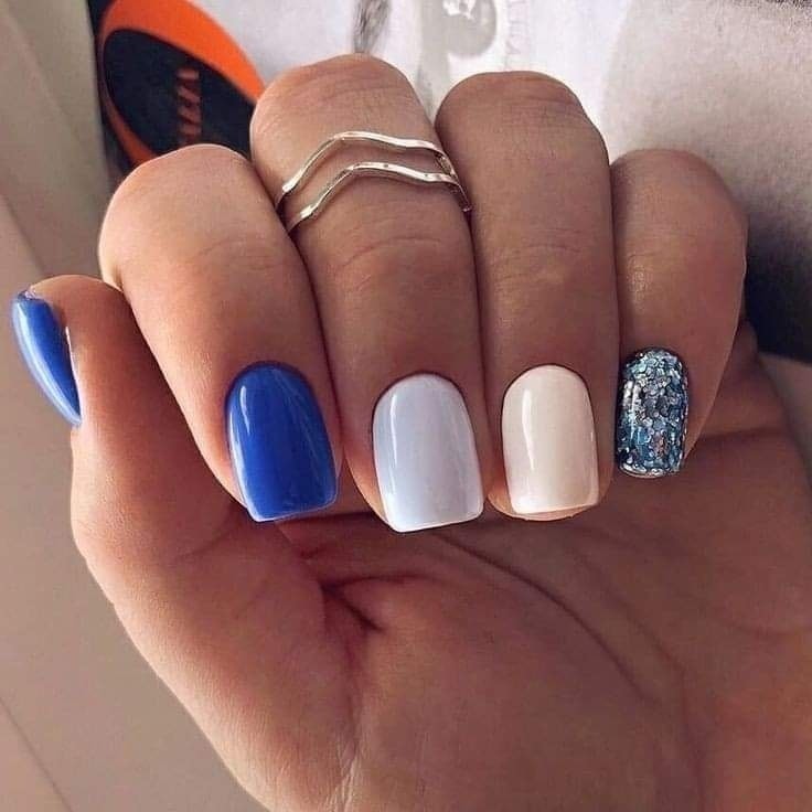 29 idées de gelish paillettes sur ongles courts 28