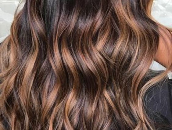 29 Looks avec Balayage Miel Caramel pour les Brunes 13