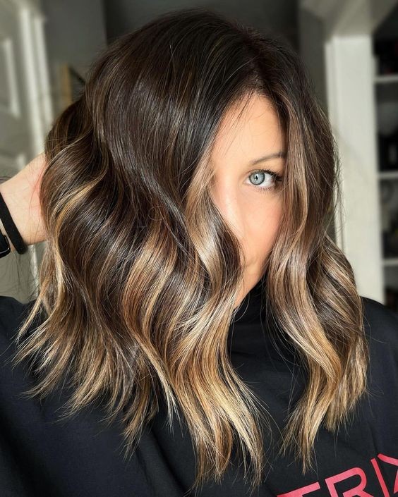 29 Looks avec Balayage Miel Caramel pour les Brunes 19