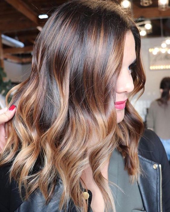 29 Looks avec Balayage Miel Caramel pour les Brunes 22