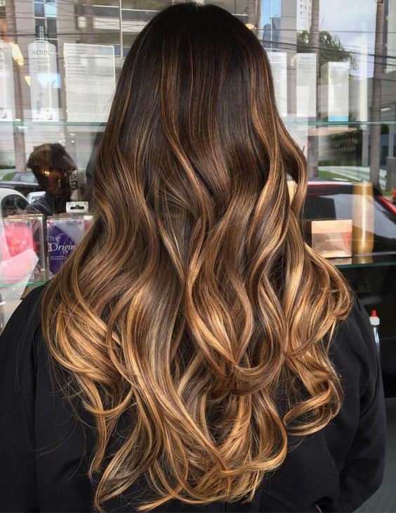 29 Looks avec Balayage Miel Caramel pour les Brunes 26