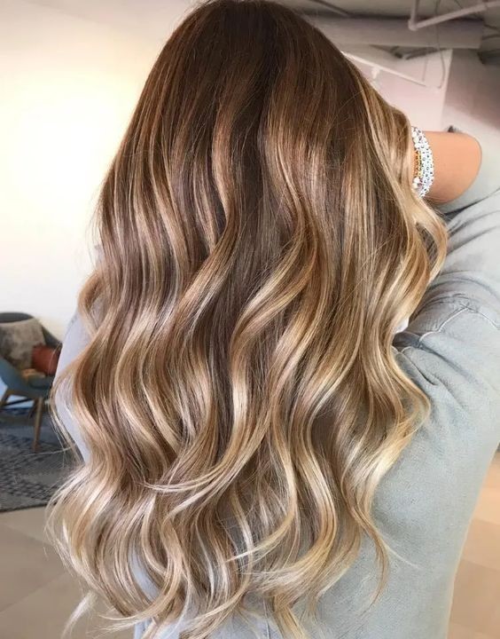 29 Looks avec Balayage Miel Caramel pour les Brunes 39