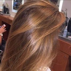 29 Looks avec Balayage Miel Caramel pour les Brunes 34