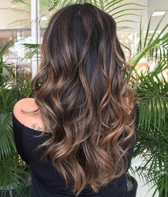 29 Looks avec Balayage Miel Caramel pour les Brunes 54