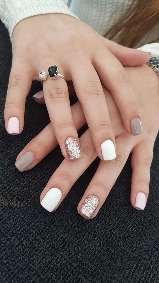 29 idées de gelish paillettes sur ongles courts 4