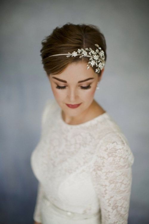 Coupe courte mariage : 31 idées de coiffures de mariées pour cheveux courts 21