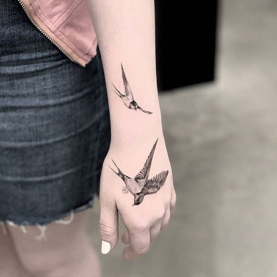 Tatouage Hirondelle : 6 Motifs Irrésistibles 3