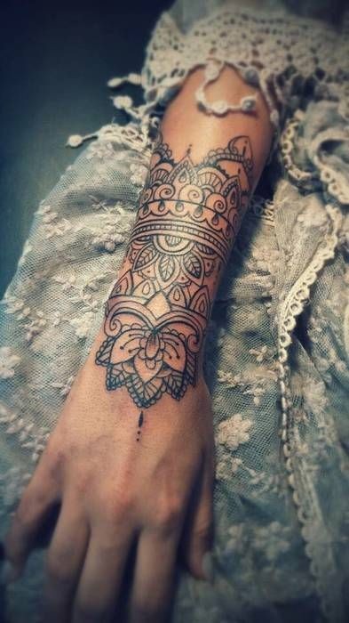 19 belles idées de tatouages mandala pour femme 6