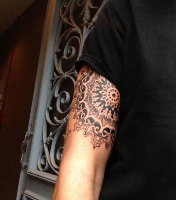 21 Tatouages Mandala Géométriques Pour S'inspirer 20