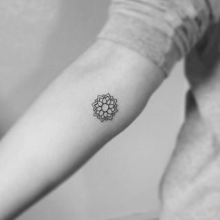 30 Tatouages Mandala Minimalistes (& Très Féminins) 9