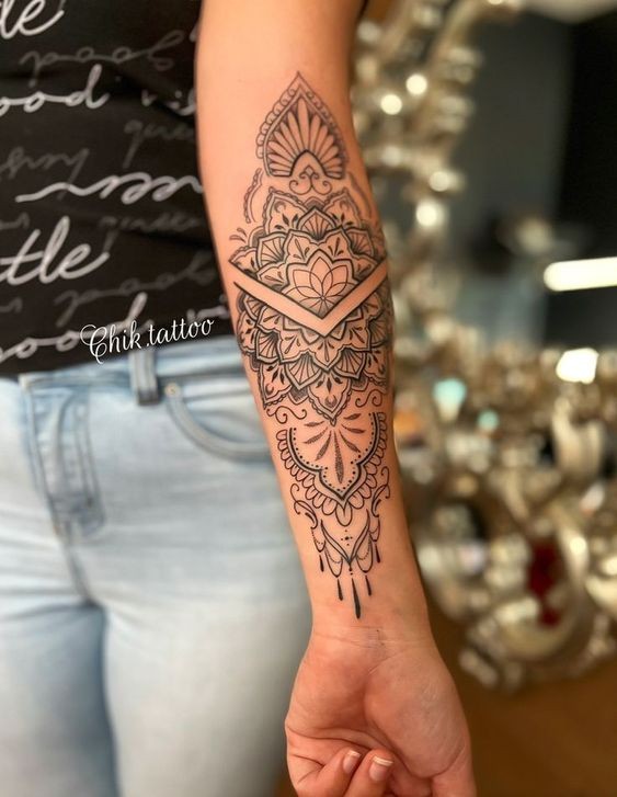 30 Tatouages Mandala Minimalistes (& Très Féminins) 25