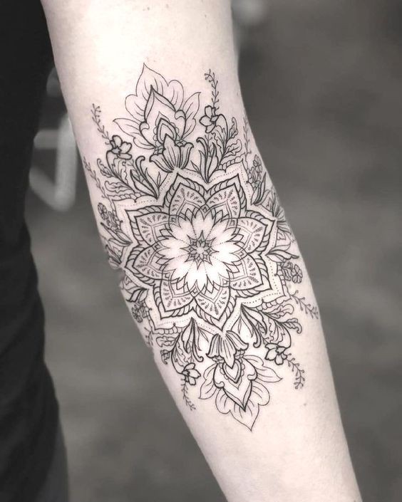 30 Tatouages Mandala Minimalistes (& Très Féminins) 28