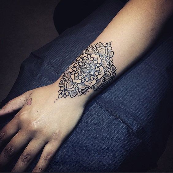 30 Tatouages Mandala Minimalistes (& Très Féminins) 2