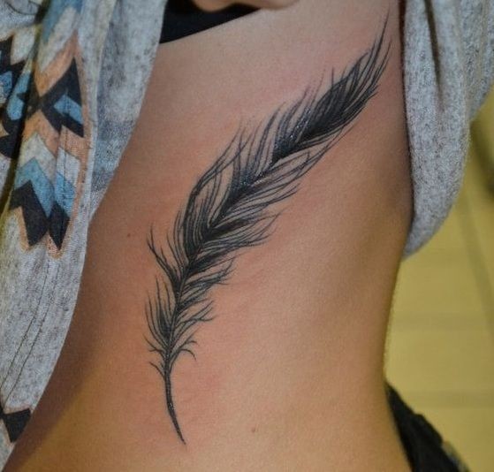 Tatouage plume 22 Idées et Leurs Significations 25