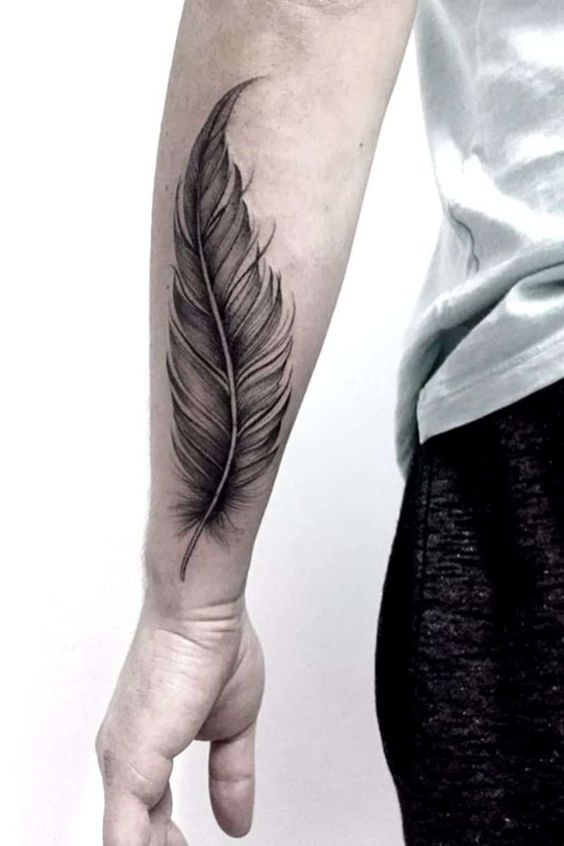 Tatouage plume 22 Idées et Leurs Significations 46