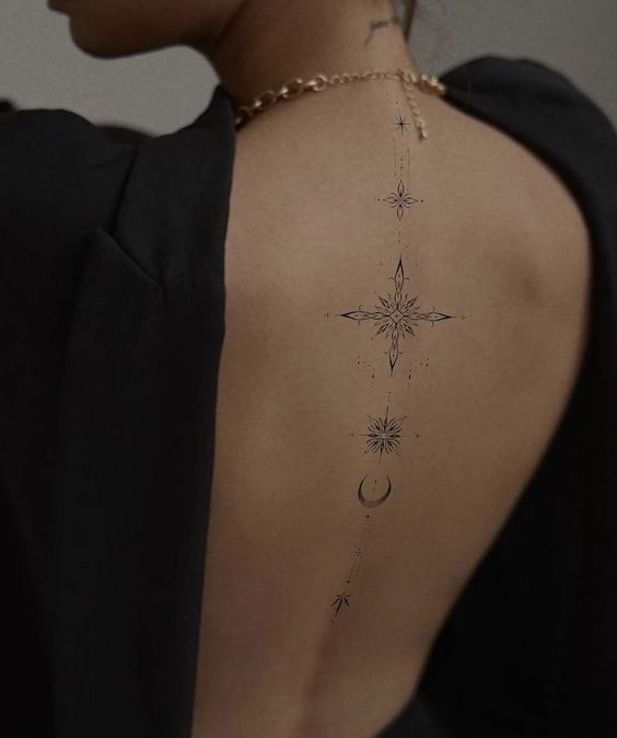 14 Tatouages minimalistes féminins pour le dos 2