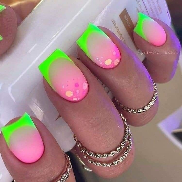 27 idées de nail art pour des ongles colorés 13