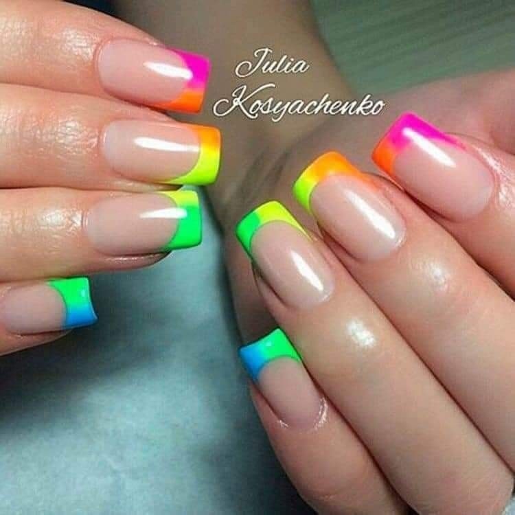 27 idées de nail art pour des ongles colorés 22