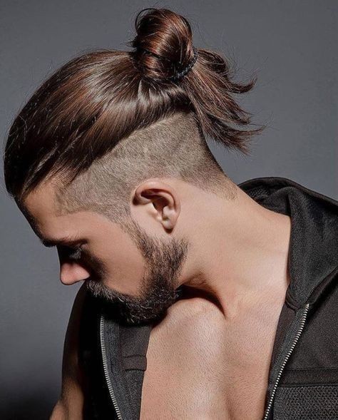 22 Coupes hommes aux cheveux longs avec cheveux courts/rasés sur les côtés 12