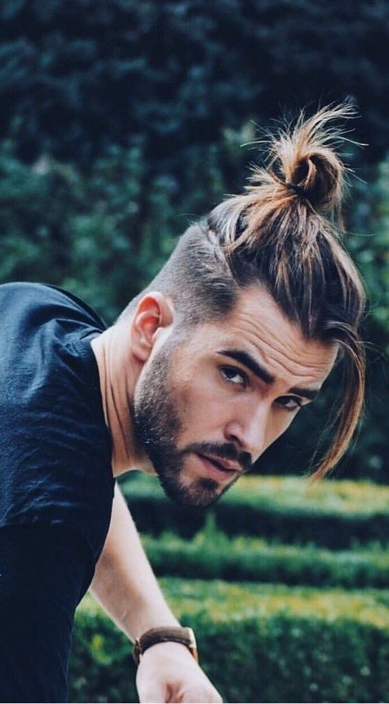 22 Coupes hommes aux cheveux longs avec cheveux courts/rasés sur les côtés 15