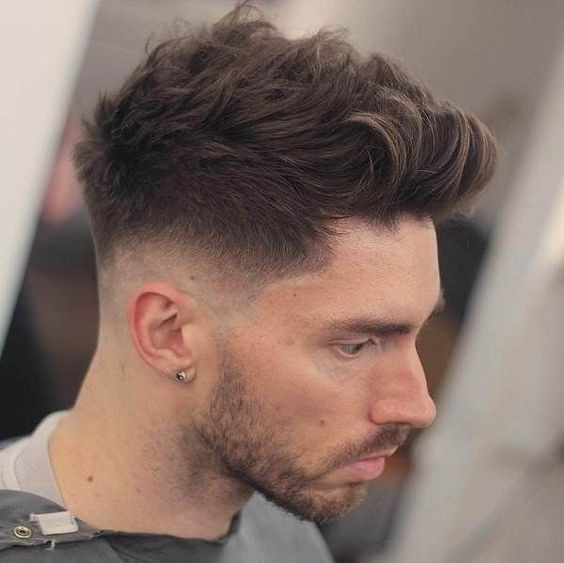 22 Coupes hommes aux cheveux longs avec cheveux courts/rasés sur les côtés 18