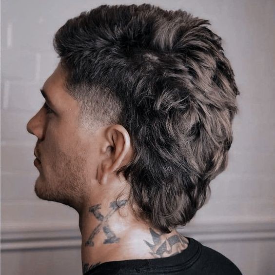 22 Coupes hommes aux cheveux longs avec cheveux courts/rasés sur les côtés 9