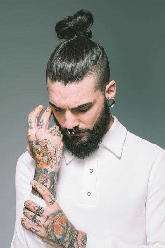 22 Coupes hommes aux cheveux longs avec cheveux courts/rasés sur les côtés 10