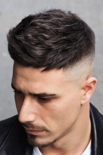 22 Coupes hommes aux cheveux longs avec cheveux courts/rasés sur les côtés 1