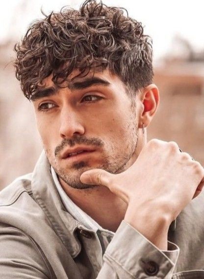 Coupe courte homme cheveux bouclés : 9 Exemples et Recommandations 6