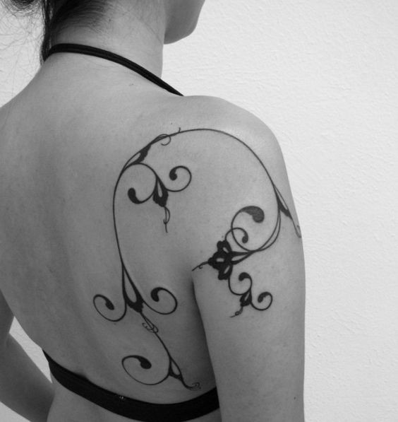 Les 40 différents styles de tatouages pour femme 30