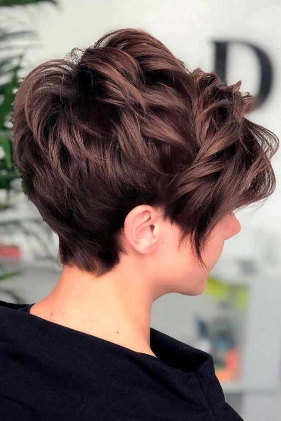 Les plus belles coupes courtes vues sur Pinterest en 2023 19