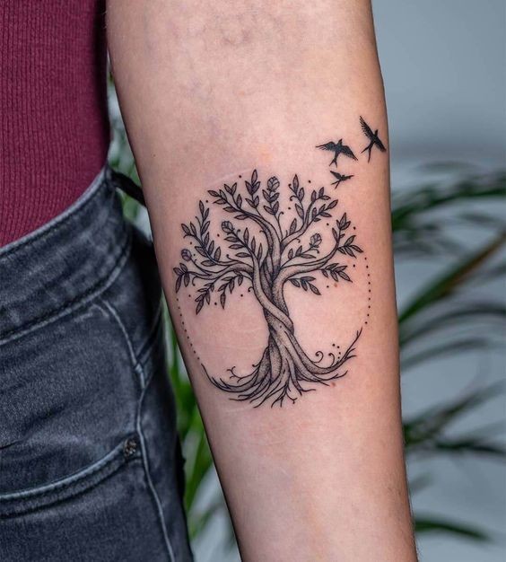 Tatouage arbre généalogique : 42 Idées & Significations 33