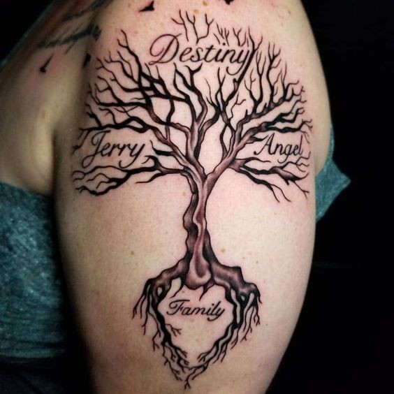 Tatouage arbre généalogique : 42 Idées & Significations 42