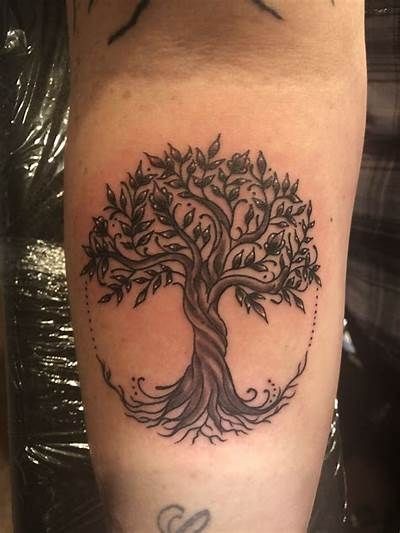 Tatouage arbre généalogique : 42 Idées & Significations 2